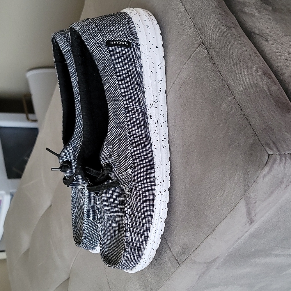 Hey Dude Shoes Sz 9